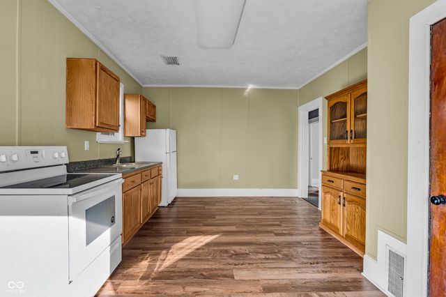 709 Wheeling Avenue, Muncie, IN 47303