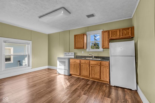 709 Wheeling Avenue, Muncie, IN 47303