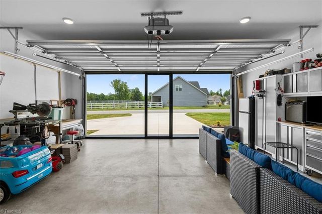 109 Canter Lane, Lexington, NC 27295