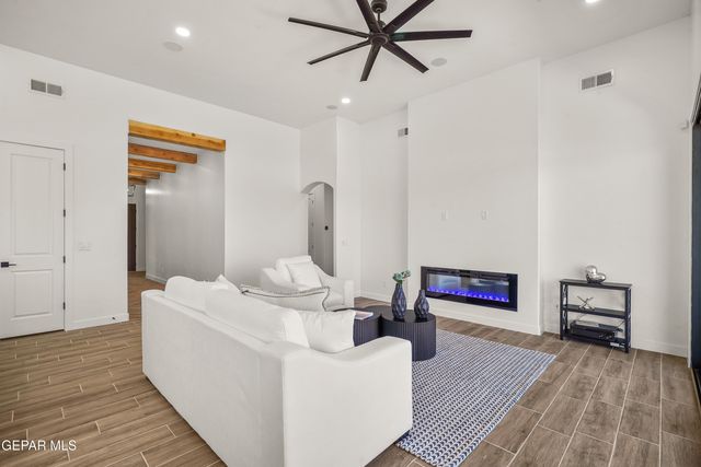 605 Lacey Oad Way, El Paso, TX 79928