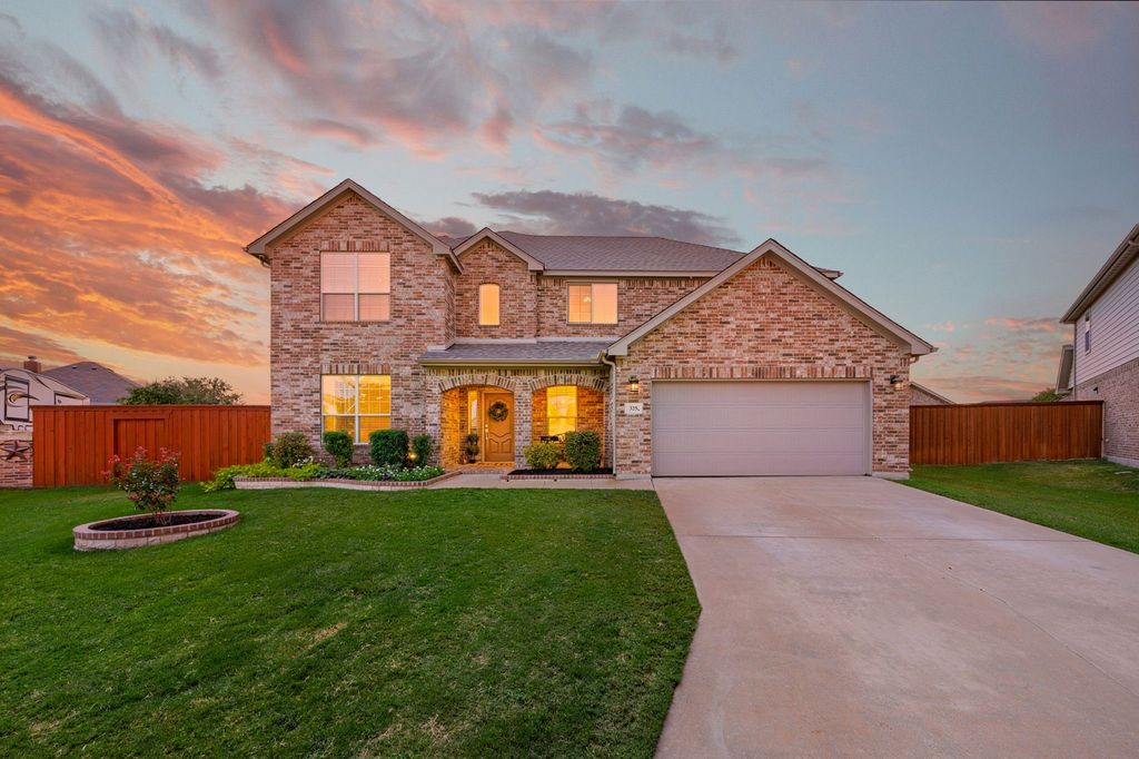 325 Little John Court, Saginaw, TX 76179 — exterior