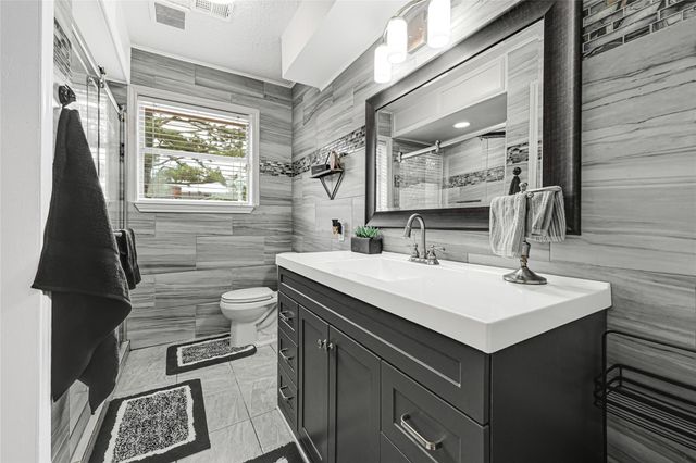 215 Coronation Drive, Houston, TX 77034