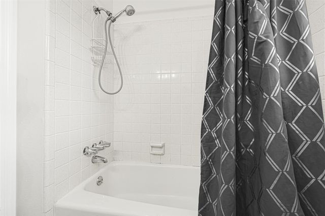215 Coronation Drive, Houston, TX 77034