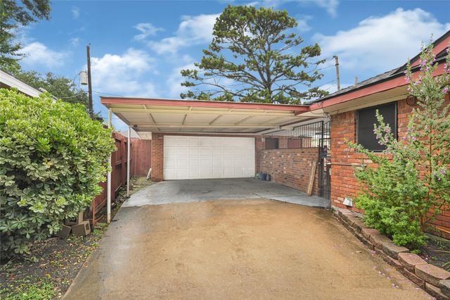 215 Coronation Drive, Houston, TX 77034