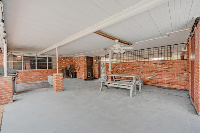 215 Coronation Drive, Houston, TX 77034