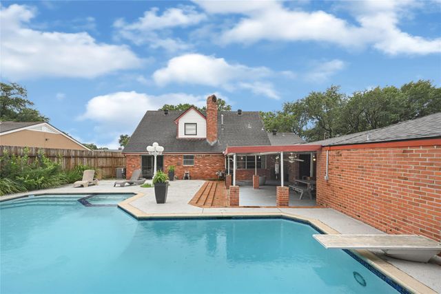 215 Coronation Drive, Houston, TX 77034