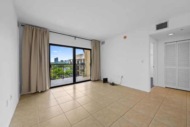 3530 SW 22ND Street 902, Miami, FL 33145