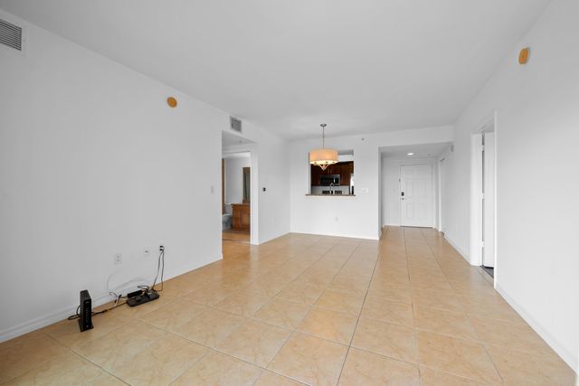 3530 SW 22ND Street 902, Miami, FL 33145
