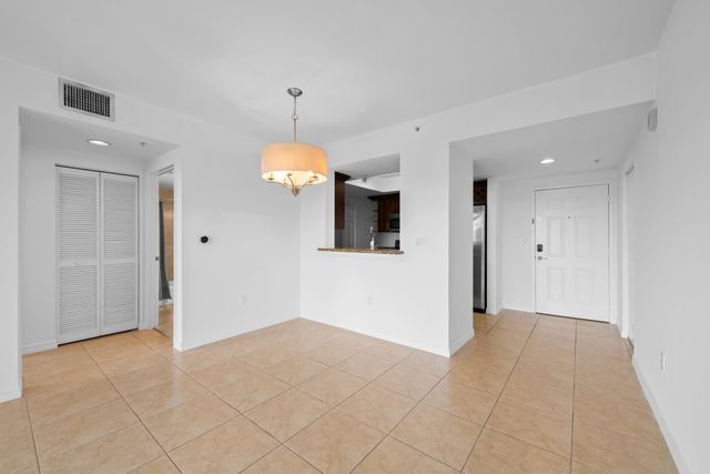 3530 SW 22ND Street 902, Miami, FL 33145