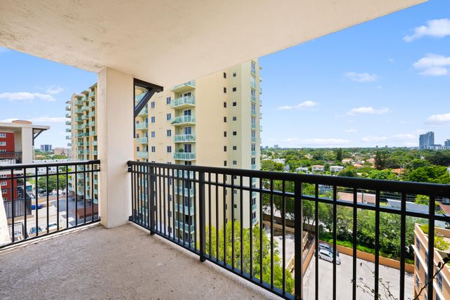 3530 SW 22ND Street 902, Miami, FL 33145