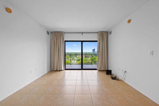 3530 SW 22ND Street 902, Miami, FL 33145