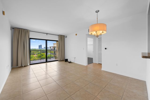 3530 SW 22ND Street 902, Miami, FL 33145