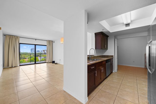 3530 SW 22ND Street 902, Miami, FL 33145