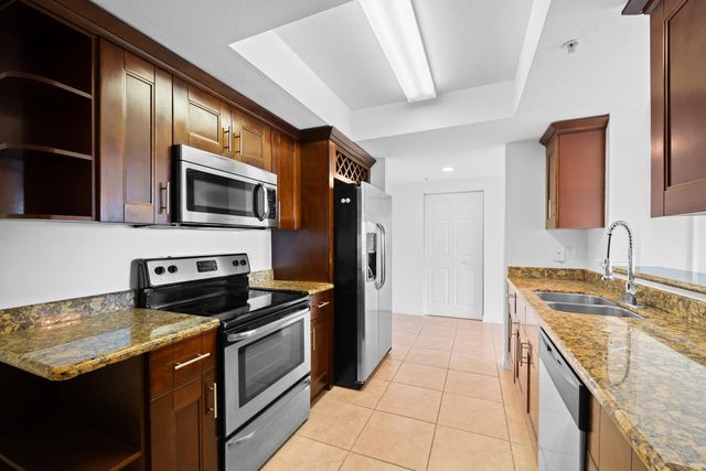 3530 SW 22ND Street 902, Miami, FL 33145