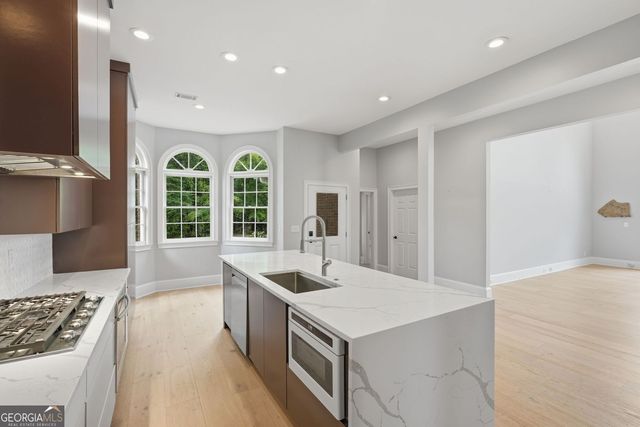 104 Oakland Hills Court, Johns Creek, GA 30097