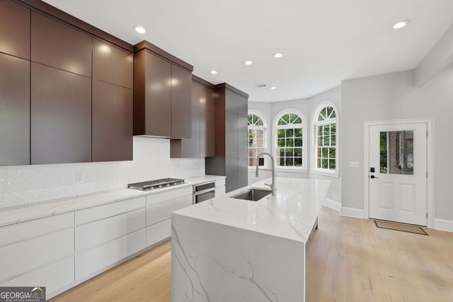 104 Oakland Hills Court, Johns Creek, GA 30097