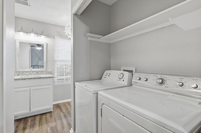 11 Abbey Road, Euless, TX 76039