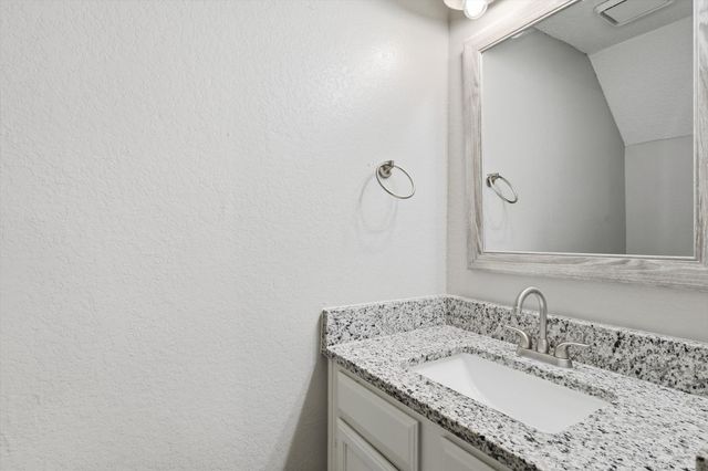 11 Abbey Road, Euless, TX 76039