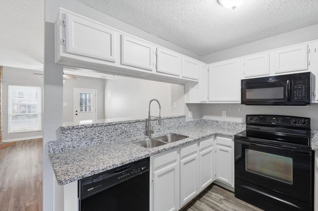 11 Abbey Road, Euless, TX 76039