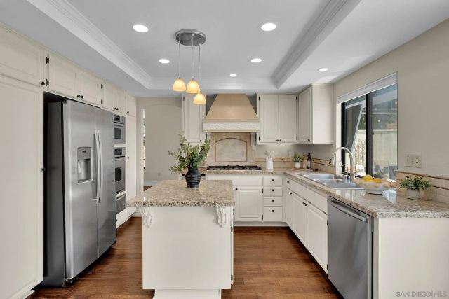 821 Inspiration Ln, Escondido, CA 92025