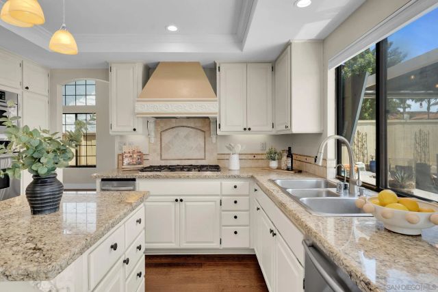 821 Inspiration Ln, Escondido, CA 92025