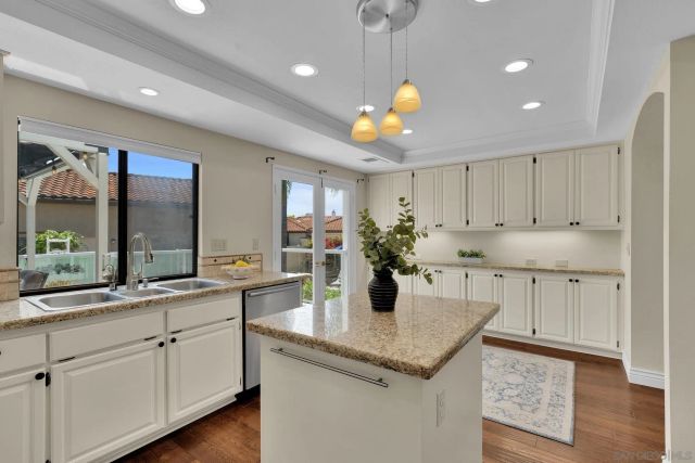 821 Inspiration Ln, Escondido, CA 92025