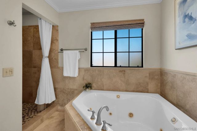 821 Inspiration Ln, Escondido, CA 92025
