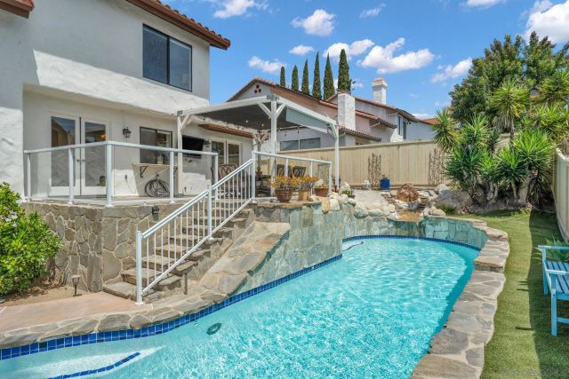 821 Inspiration Ln, Escondido, CA 92025
