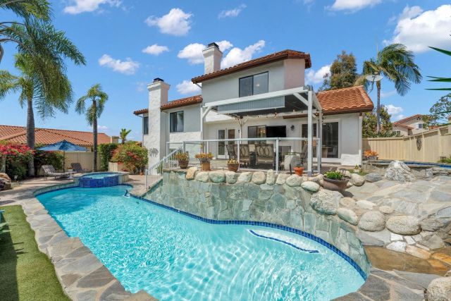 821 Inspiration Ln, Escondido, CA 92025