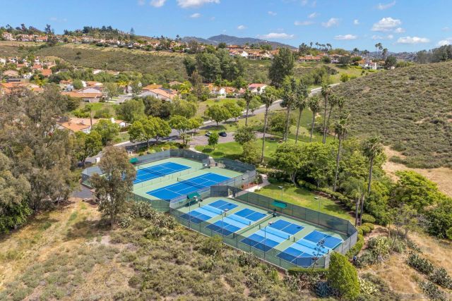 821 Inspiration Ln, Escondido, CA 92025