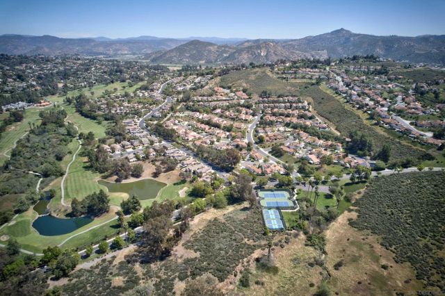821 Inspiration Ln, Escondido, CA 92025