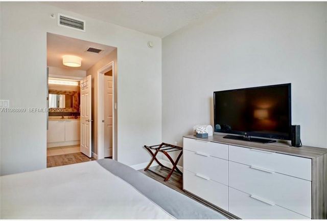 140 S Dixie Hwy 406, Hollywood, FL 33020