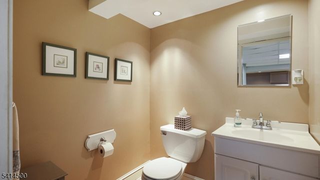 660 Glen Ave, Westfield Town, NJ 07090