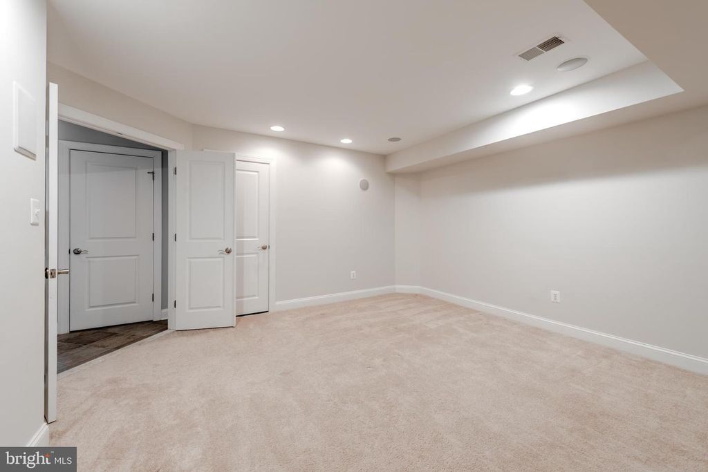 Image 38 of property listing at 430 NARROWS POINTE DR, Grasonville, MD 21638