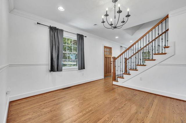 520 32nd Ave, S, Nashville, TN 37212