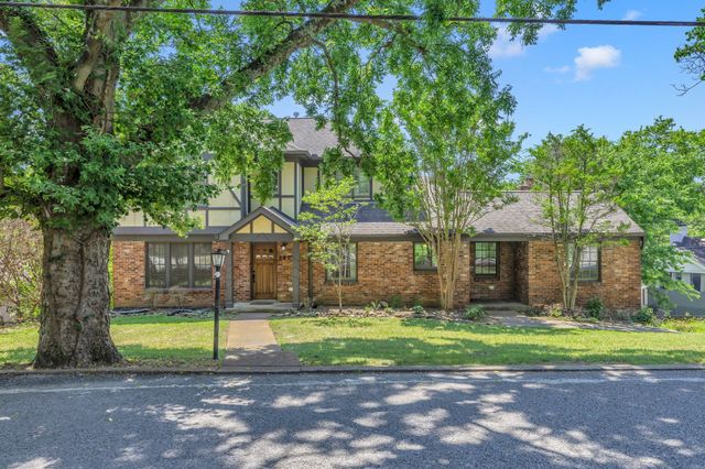 520 32nd Ave, S, Nashville, TN 37212