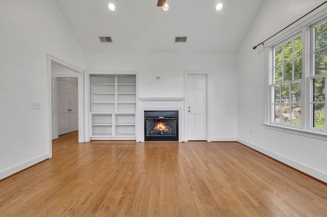 520 32nd Ave, S, Nashville, TN 37212