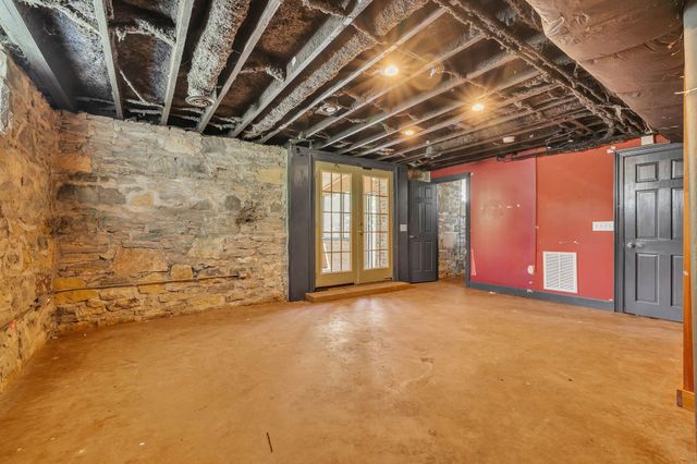 520 32nd Ave, S, Nashville, TN 37212