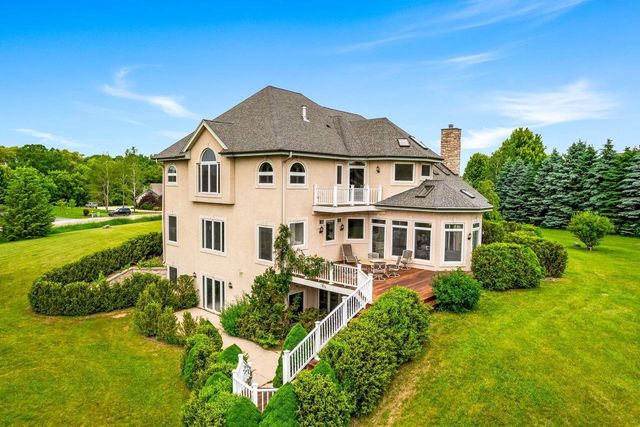 1626 Fox Hollow LANE, Cedarburg, WI 53012