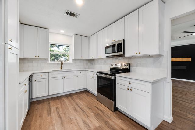 3500 Raynorwood Court, Arlington, TX 76015