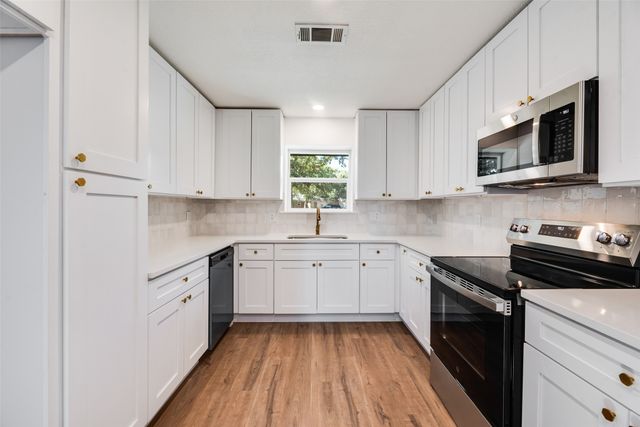3500 Raynorwood Court, Arlington, TX 76015