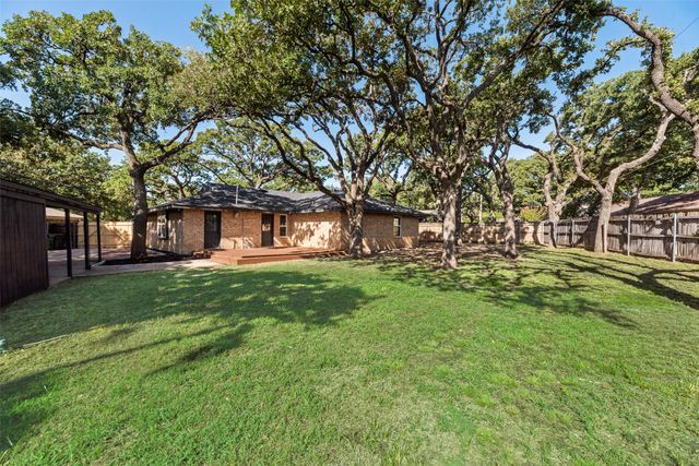3500 Raynorwood Court, Arlington, TX 76015