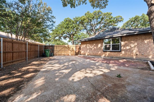 3500 Raynorwood Court, Arlington, TX 76015