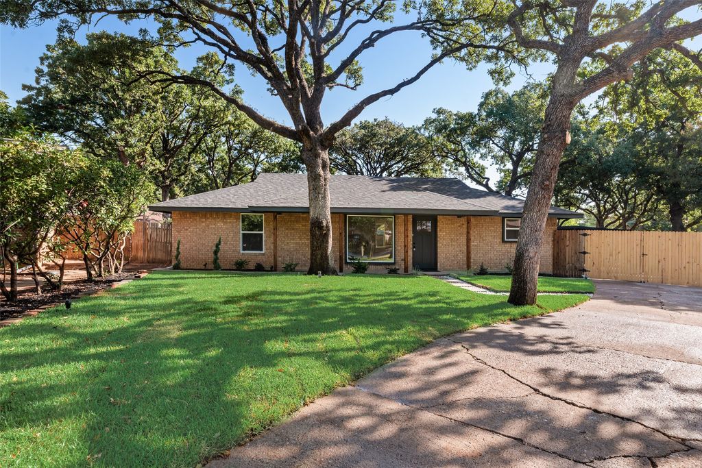 3500 Raynorwood Court, Arlington, TX 76015