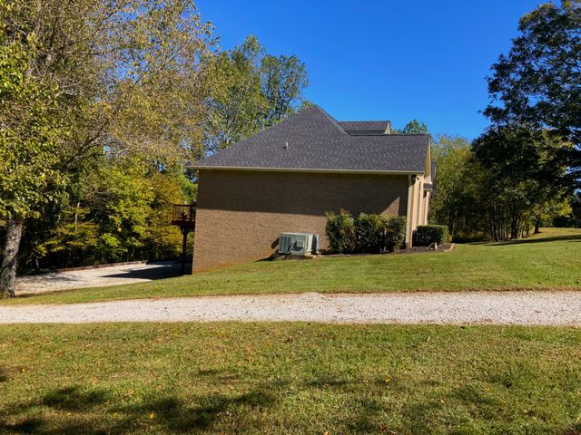 1225 Meeks Cemetery Rd, Burns, TN 37029