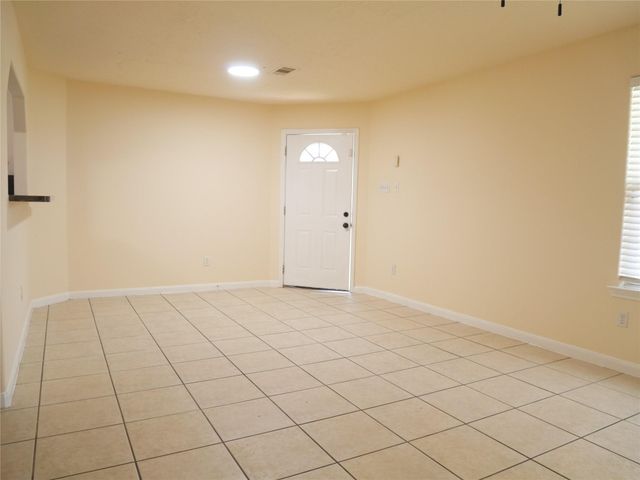 6603 Schambray Street, Houston, TX 77085