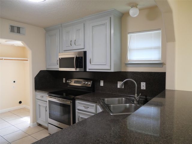 6603 Schambray Street, Houston, TX 77085