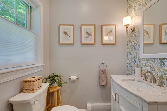 3 Paris Way, Woburn, MA 01801