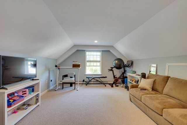 3 Paris Way, Woburn, MA 01801