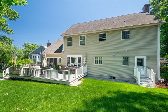 3 Paris Way, Woburn, MA 01801